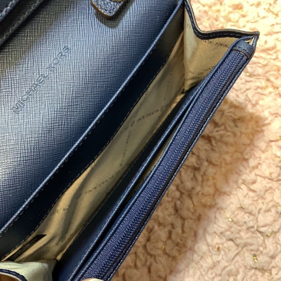 NWT MK Jet set travel medium leather crossbody - Picture 8 of 14